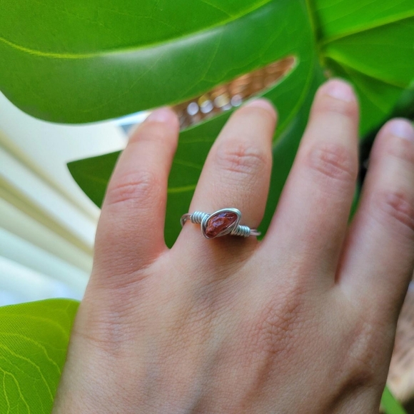 Dainty Silver Stone Wire Ring, size 5.75 - Picture 4 of 8